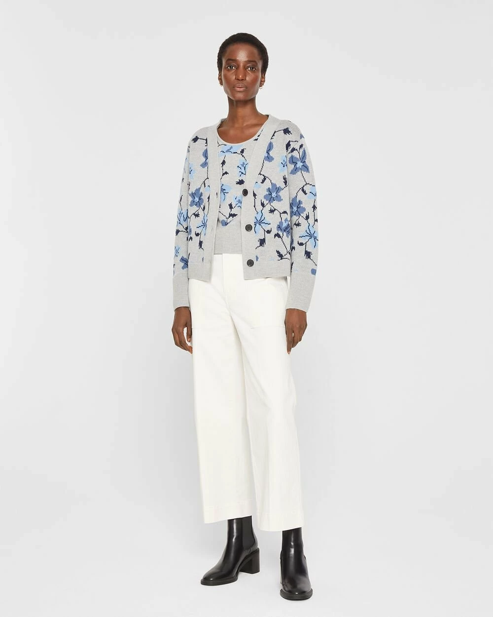 Brand new ๐ Club Monaco ๐ฉ Women Floral Jacquard Tee Grey Multi ๐ - Image 4