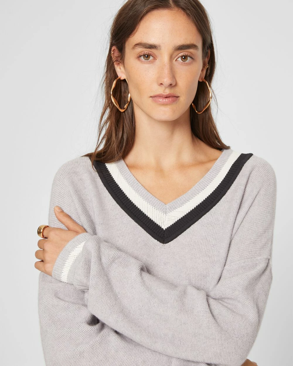 Hot Sale ๐ Club Monaco ๐ฉ Women Oversized V-Neck Sweater Light Heather Grey ๐ - Image 3