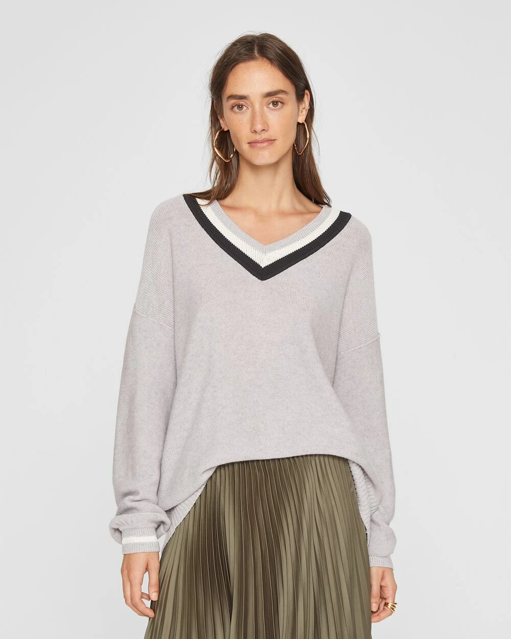 Hot Sale ๐ Club Monaco ๐ฉ Women Oversized V-Neck Sweater Light Heather Grey ๐
