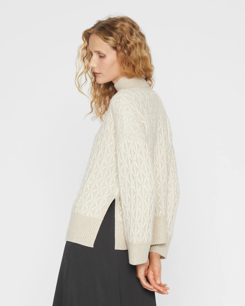 Brand new ๐ Club Monaco ๐ฉ Women Diamond Cable Turtleneck Oat Heather ๐ - Image 2