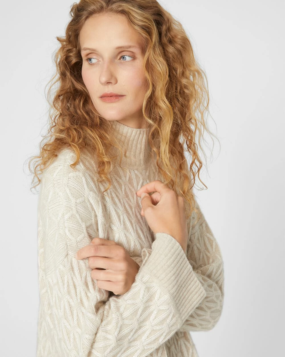 Brand new ๐ Club Monaco ๐ฉ Women Diamond Cable Turtleneck Oat Heather ๐ - Image 3