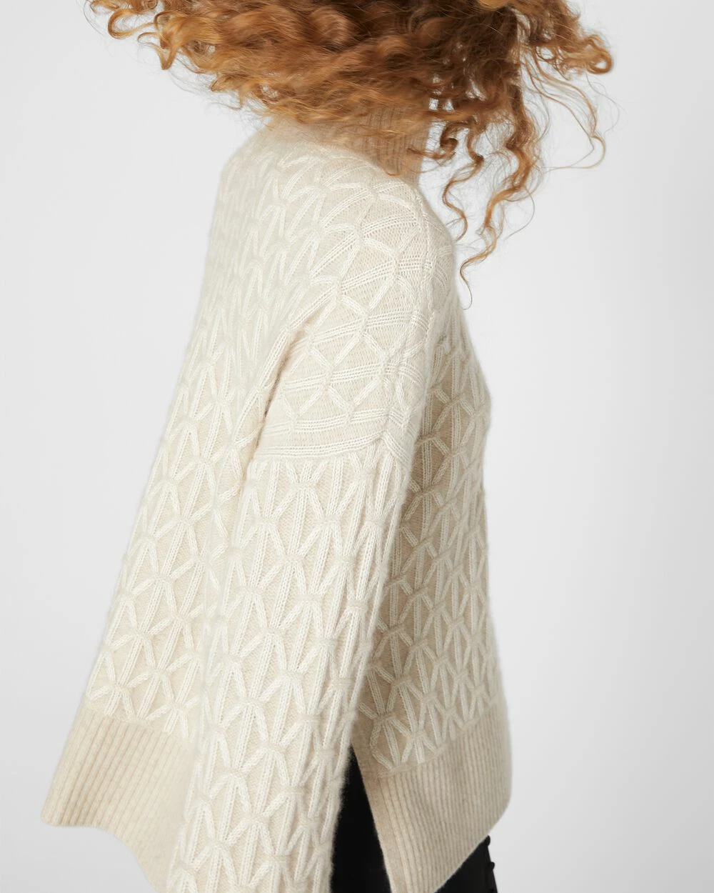 Brand new ๐ Club Monaco ๐ฉ Women Diamond Cable Turtleneck Oat Heather ๐ - Image 4