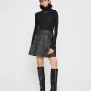 Flash Sale 🛒 Club Monaco 👩 Women Brocade Mini 👗 Skirt Black ⭐