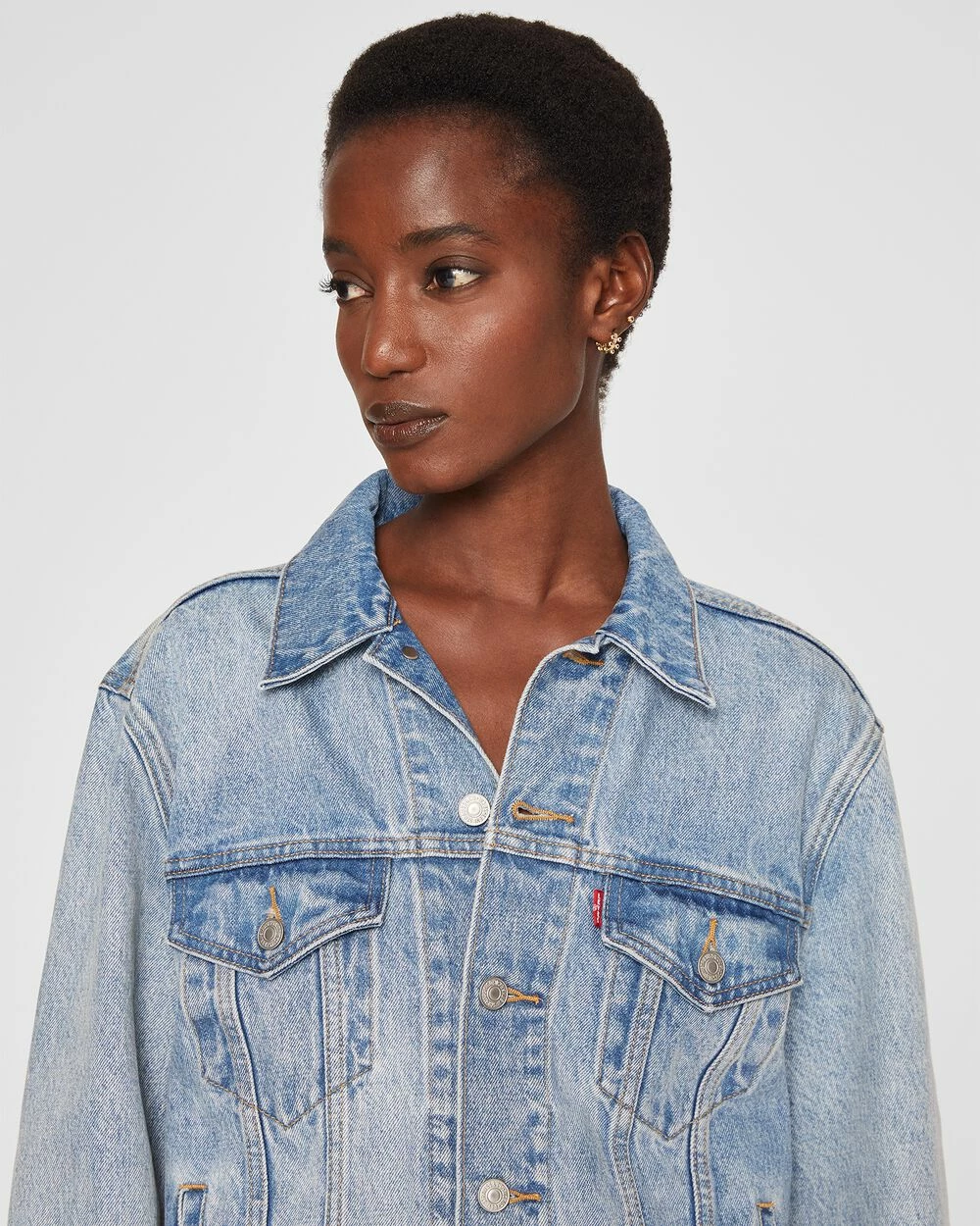 Hot Sale ๐ฅฐ Club Monaco ๐ฉ Women Leviโsยฎ Ex-Boyfriend Trucker Jacket For Real ๐งจ - Image 3
