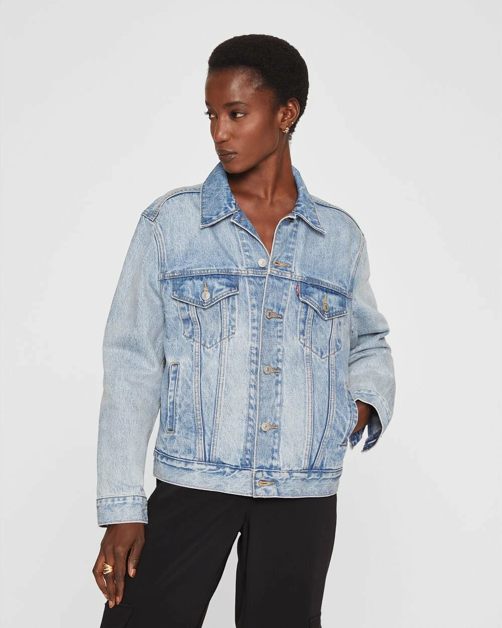Hot Sale ๐ฅฐ Club Monaco ๐ฉ Women Leviโsยฎ Ex-Boyfriend Trucker Jacket For Real ๐งจ - Image 4